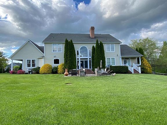 2nd image of 9 Deer Ridge Ct