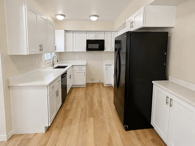 3440 Hazelwood Ct — Photo 8