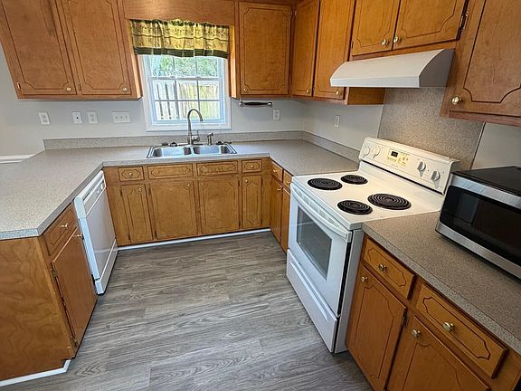 4th image of 2345 Vineyard Dr #E5