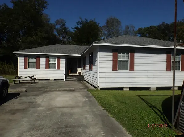 711 Main St, Anahuac, TX 77514