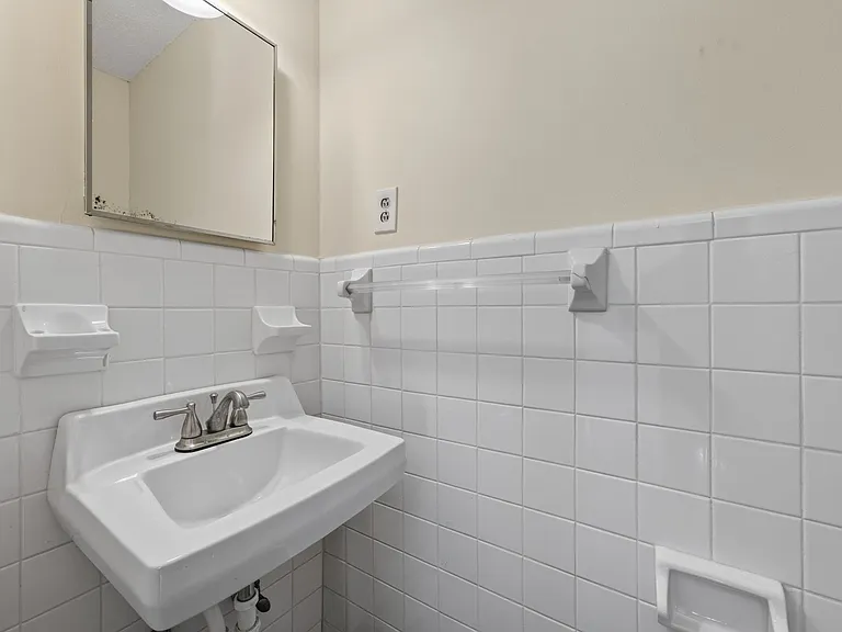573 Waldorf Dr — Photo 15