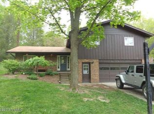 16065 W Clear Lake Rd, Buchanan, MI 49107