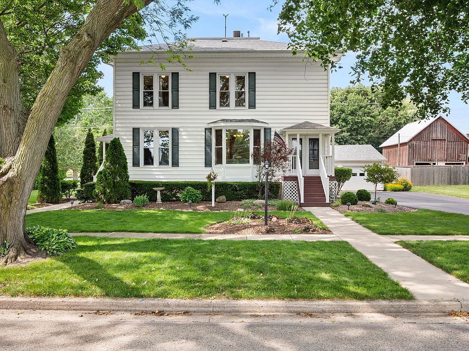 1st image of 204 E Navaho Ave