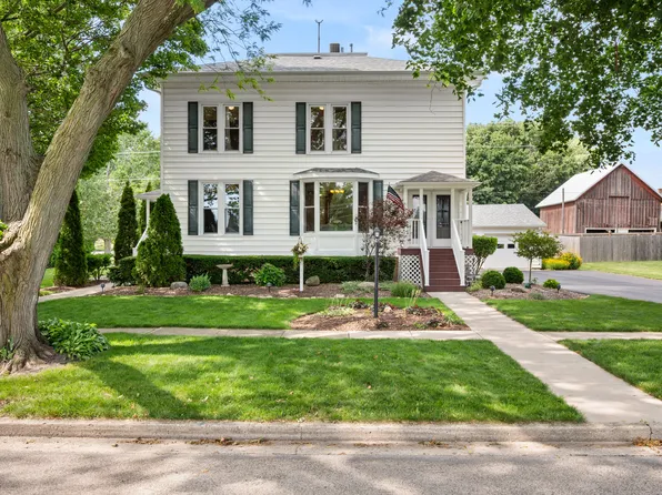 204 E Navaho Ave, Shabbona, IL 60550