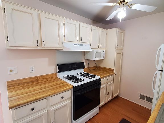 2nd image of 40149 Newport Dr