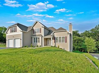 68 S Field Fls, Monroe, NY 10950