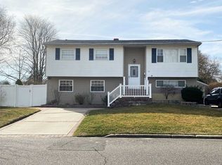 30 Rugby St, Brentwood, NY 11717