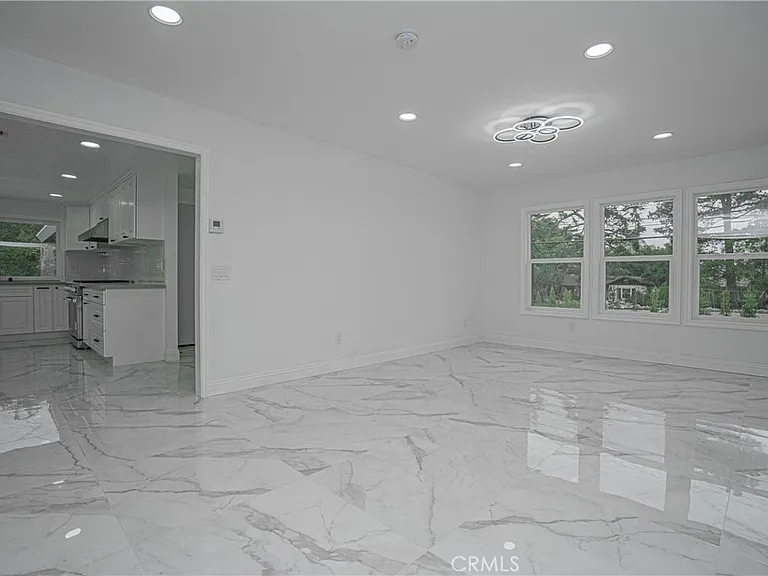 3518 N Mills Ave — Photo 6