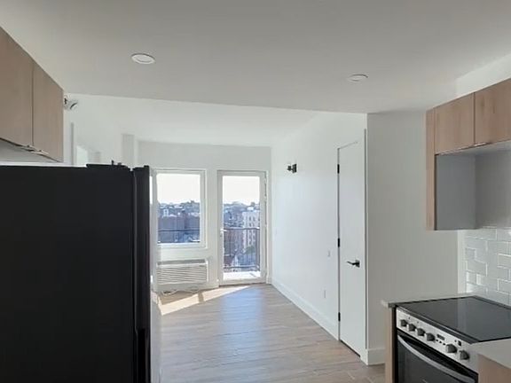 3rd image of 355 E 194th St #9B