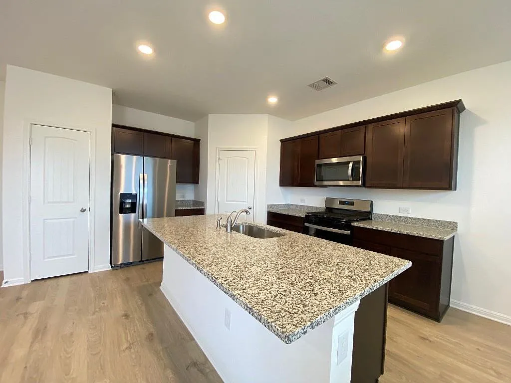 3 bed, 2.5 bath, 1808 sqft, $1,925 — Photo 4