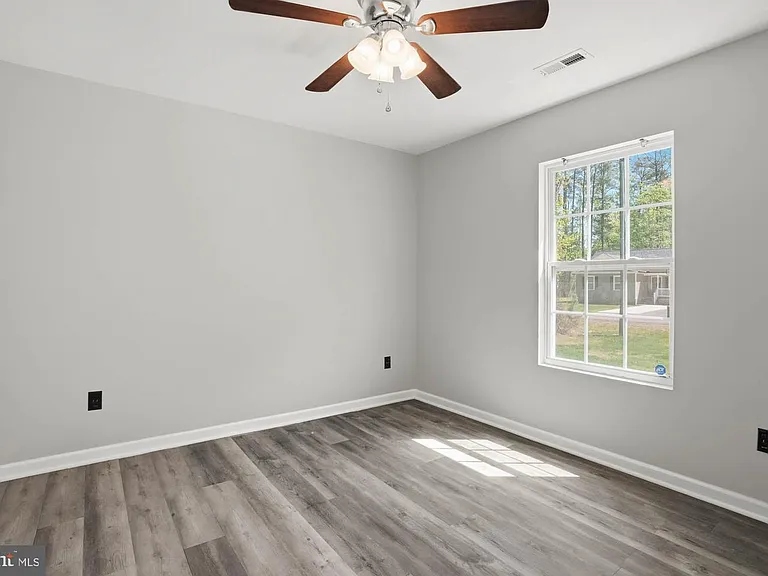 283 Shorewood Dr — Photo 17