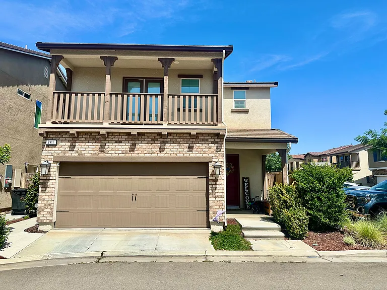 241 Aria Ave S — Photo 2
