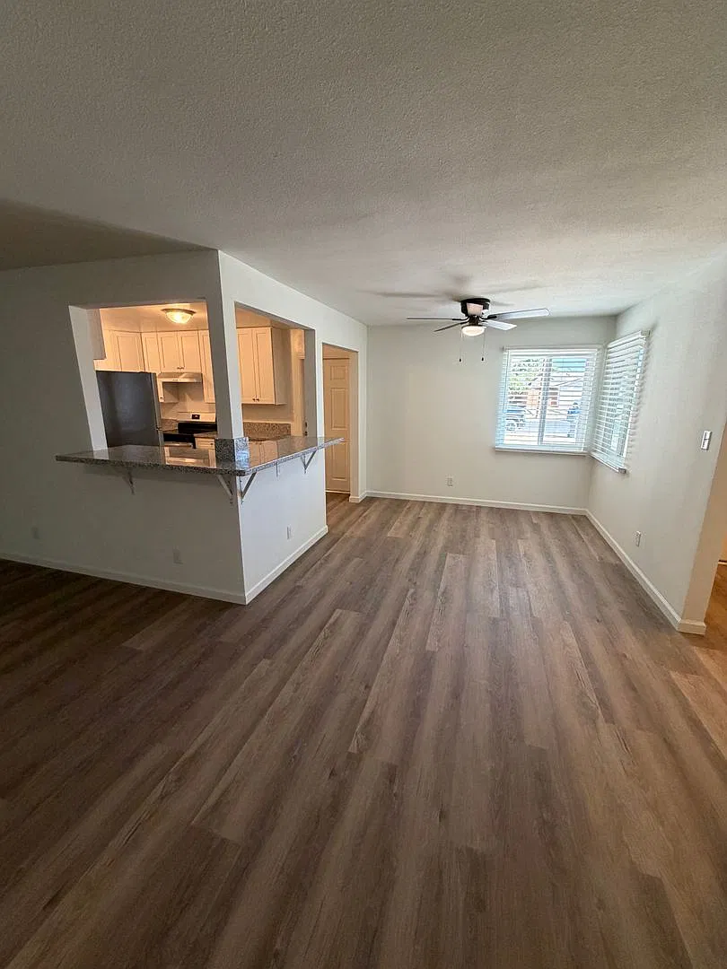 Adorable Clovis Home for Rent — Photo 4
