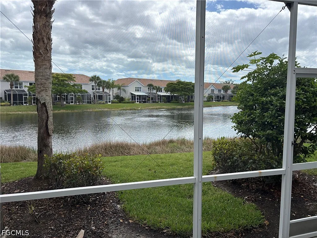 3 bed, 2.5 bath, 1634 sqft, $1,800 — Photo 2