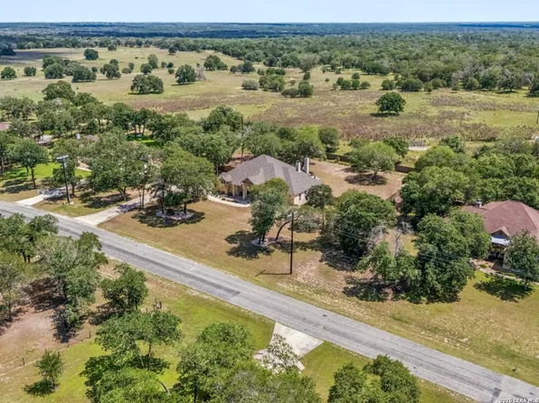 148 Woodlands, La Vernia, TX 78121