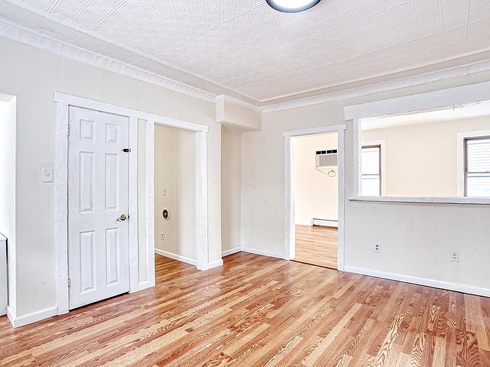 Large Eat in kitchen