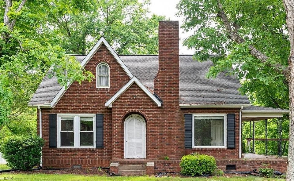 1st image of 4098 Village Cir