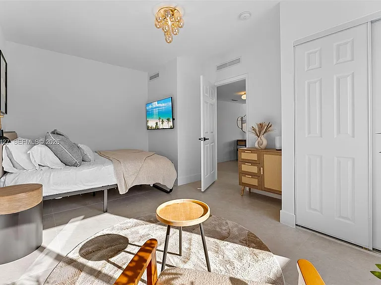 1144 SW 4th St #8 — Photo 10