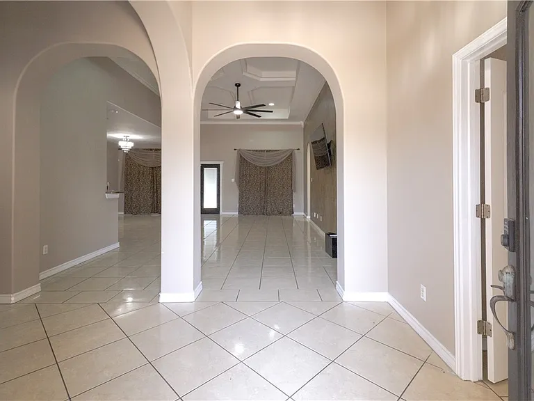 6842 Old Square Dr — Photo 3