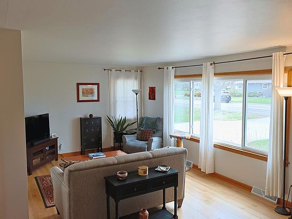 5th image of 402 Frost Woods Road