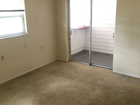 4th image of 710 71st Ave N