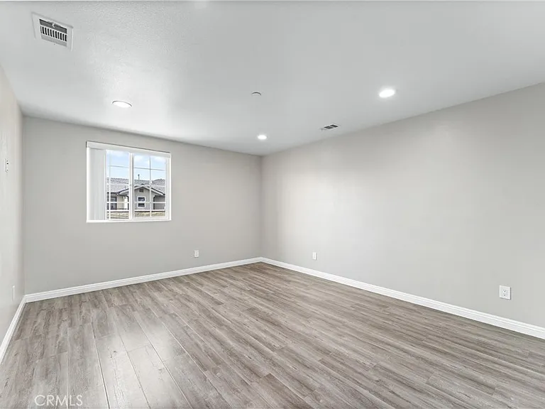 435 Cerritos Ave — Photo 19