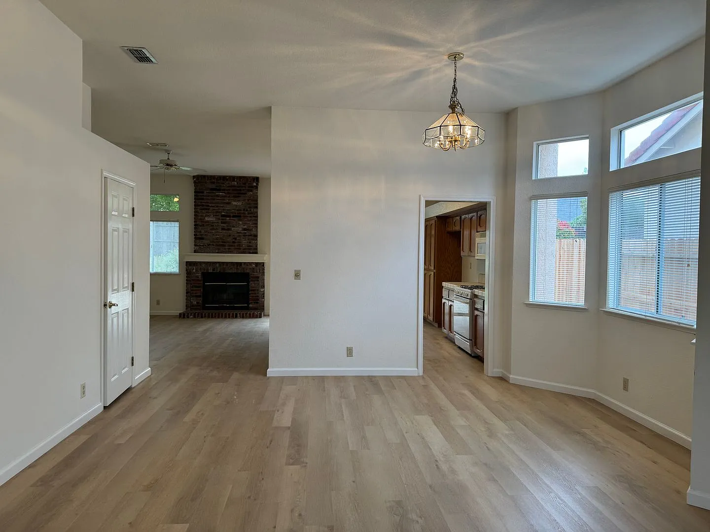 Charming Roseville home with LVP flooring! — Photo 3