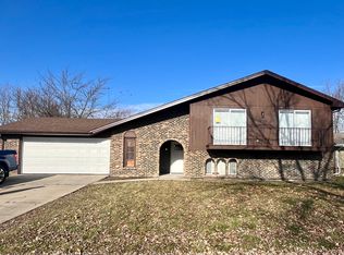 4932 Lakeshore Dr, Richton Park, IL 60471