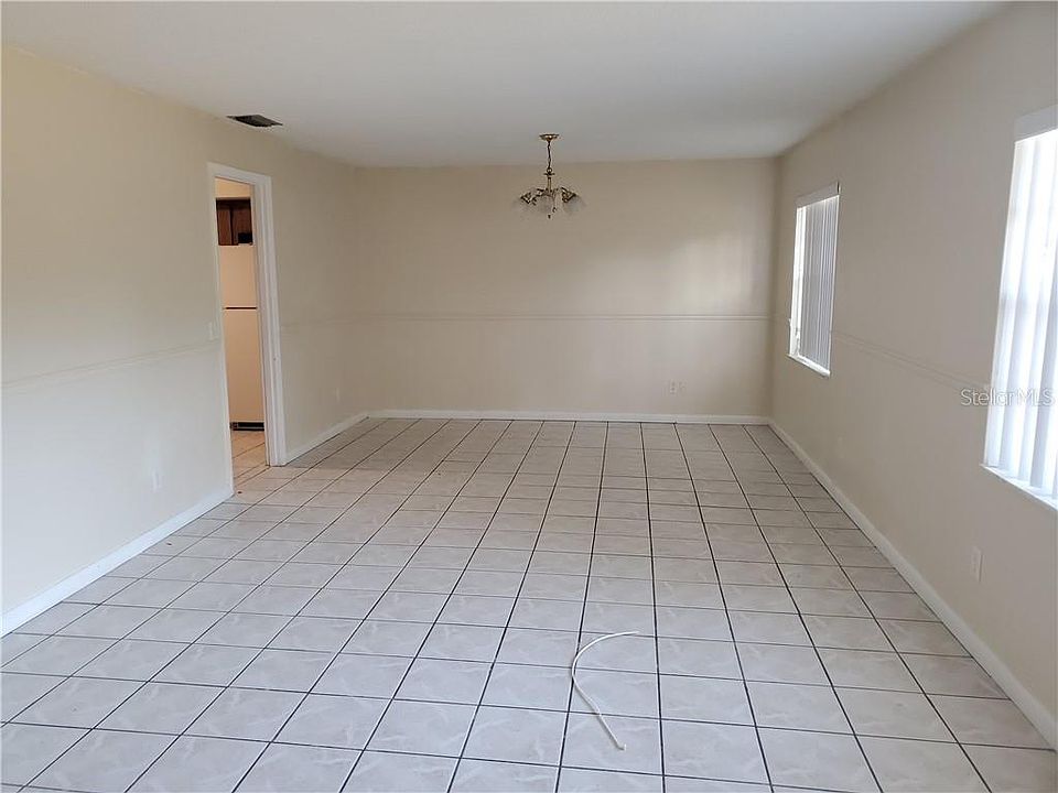 2nd image of 409 Oak Trl