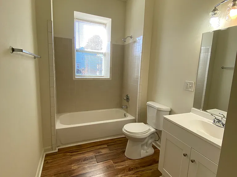 321 W 29th St #3 — Photo 2