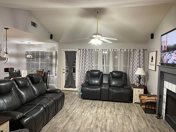 3rd image of 1105 E Norristown Cir