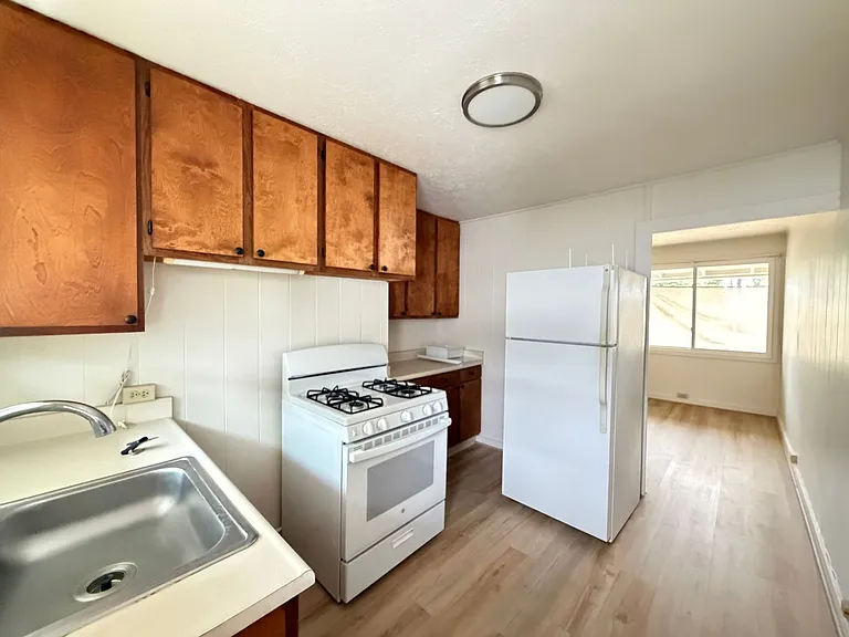 2724 Date St #A4 — Photo 3