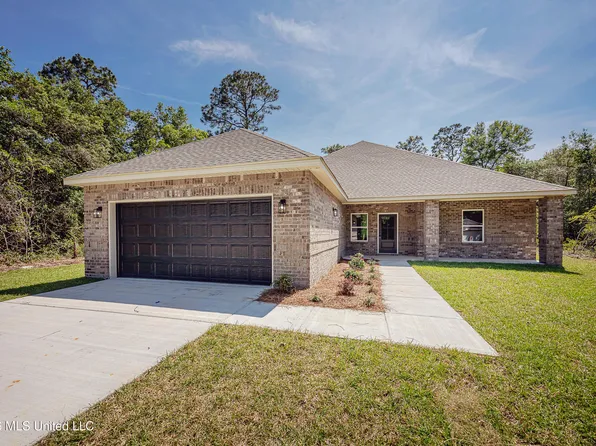 533 Oak St, Ocean Springs, MS 39564