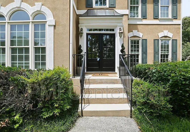 120 Creekside Park Dr — Photo 1
