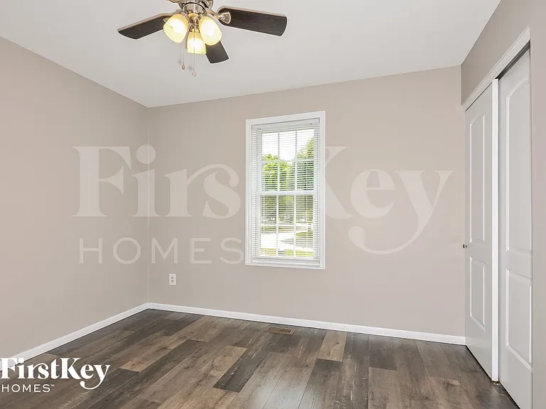 202 Barrington Dr — Photo 11