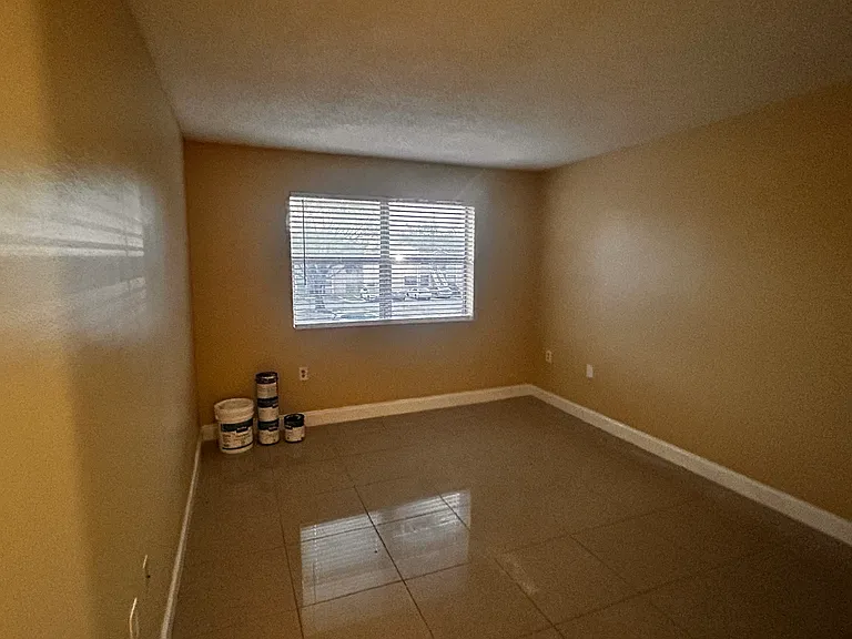 8039 SW 21st Ct — Photo 9