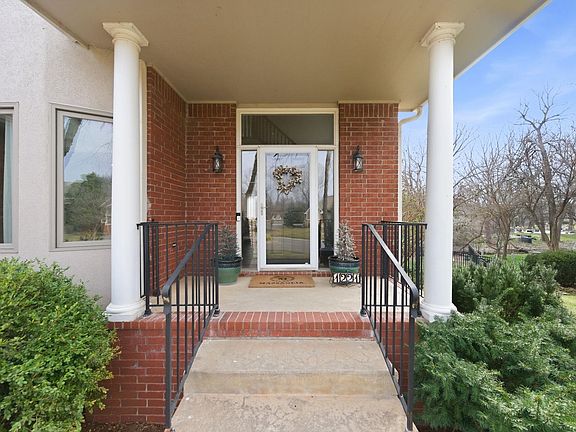 5th image of 1221 N Hickory Creek Ct