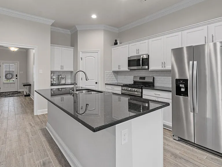 289 Lake Pride Dr — Photo 8