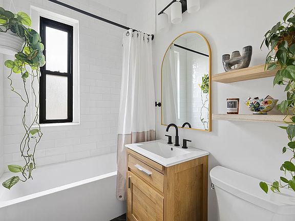 5th image of 342 W 21st St APT 6B