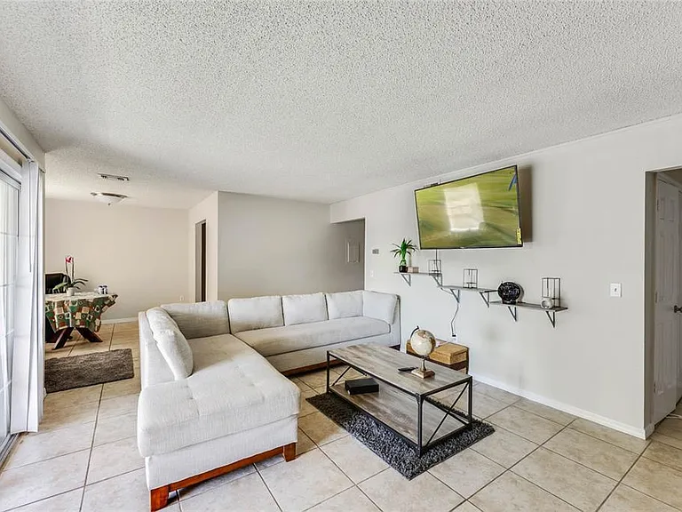 4150 Versailles Dr #D — Photo 5