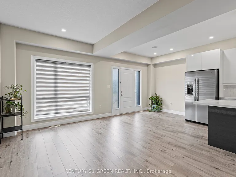 851 Sarnia Rd — Photo 14