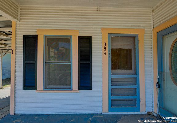 2nd image of 354 Thompson Pl