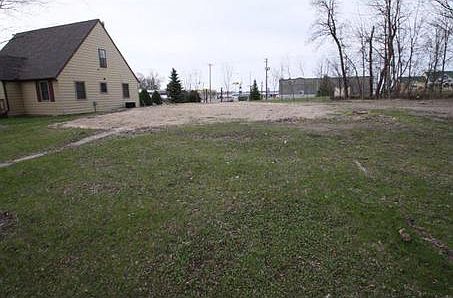 2nd image of 820 Railroad Ave