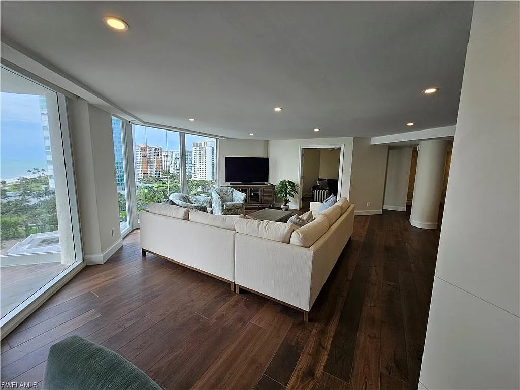 3 bed, 3.0 bath, 2280 sqft, $22,000 — Photo 3