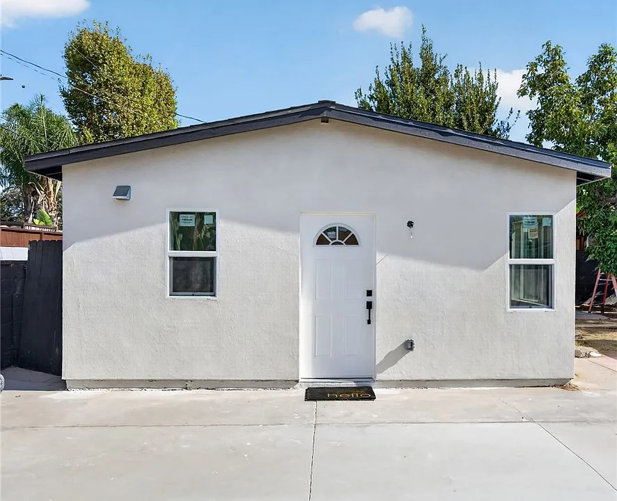 8953 Woodley Ave
