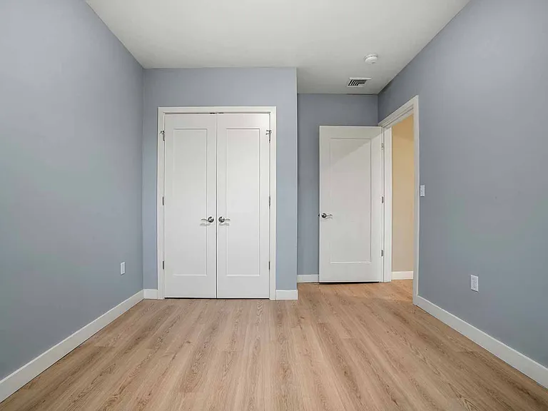 Walter Huntington Apartments — Photo 14