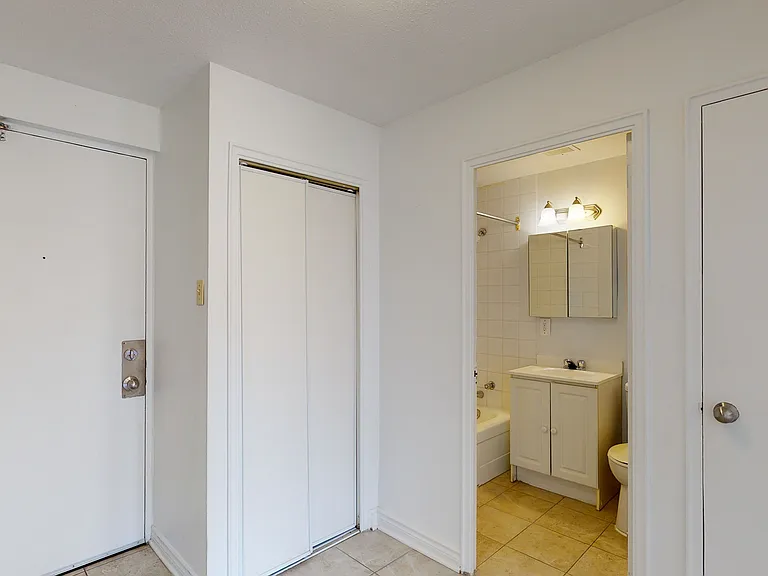 360 Frank St — Photo 26