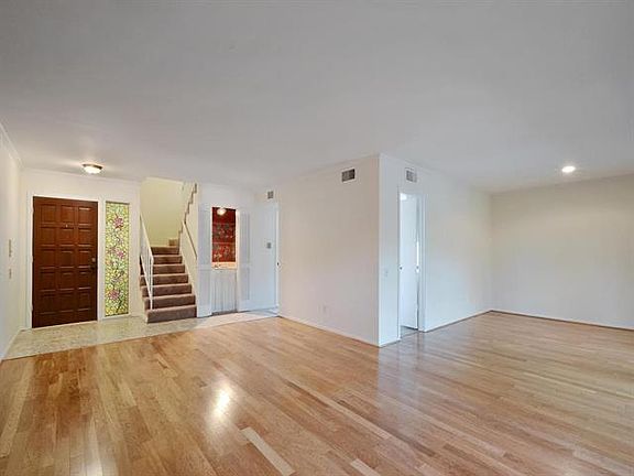 5th image of 26 Woodstone Sq