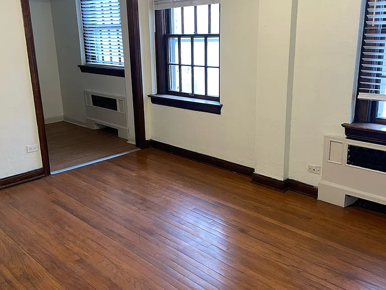 Grosvenor Arms Apartments — Photo 42