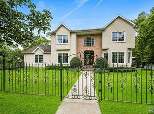 19 Louise Ln, Tenafly, NJ 07670